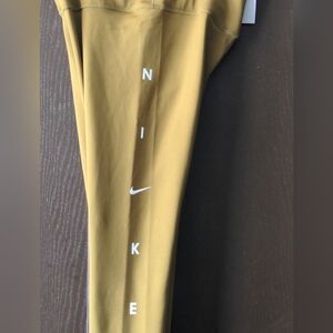 NWT Women’s Nike One Dri-Fit Training Athletic Leggings Olive Green. Medium